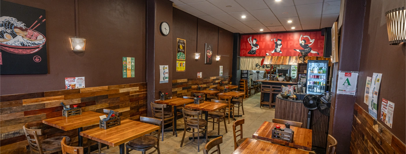 Inside Tanpopo Ramen